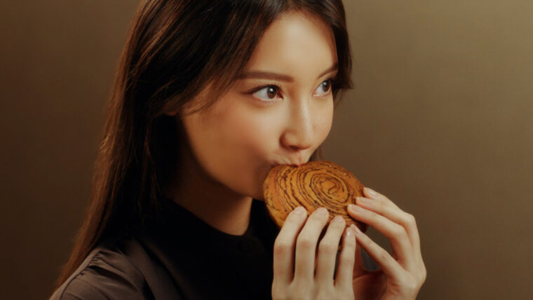 菜々緒さん出演「BASE BREAD」新CM『BASE BREAD チョコレートリニューアル』篇の記事サムネイル